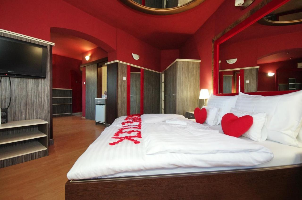 Hotel Corvin Gyula Exterior photo