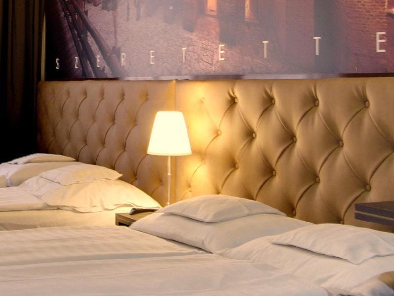 Hotel Corvin Gyula Exterior photo