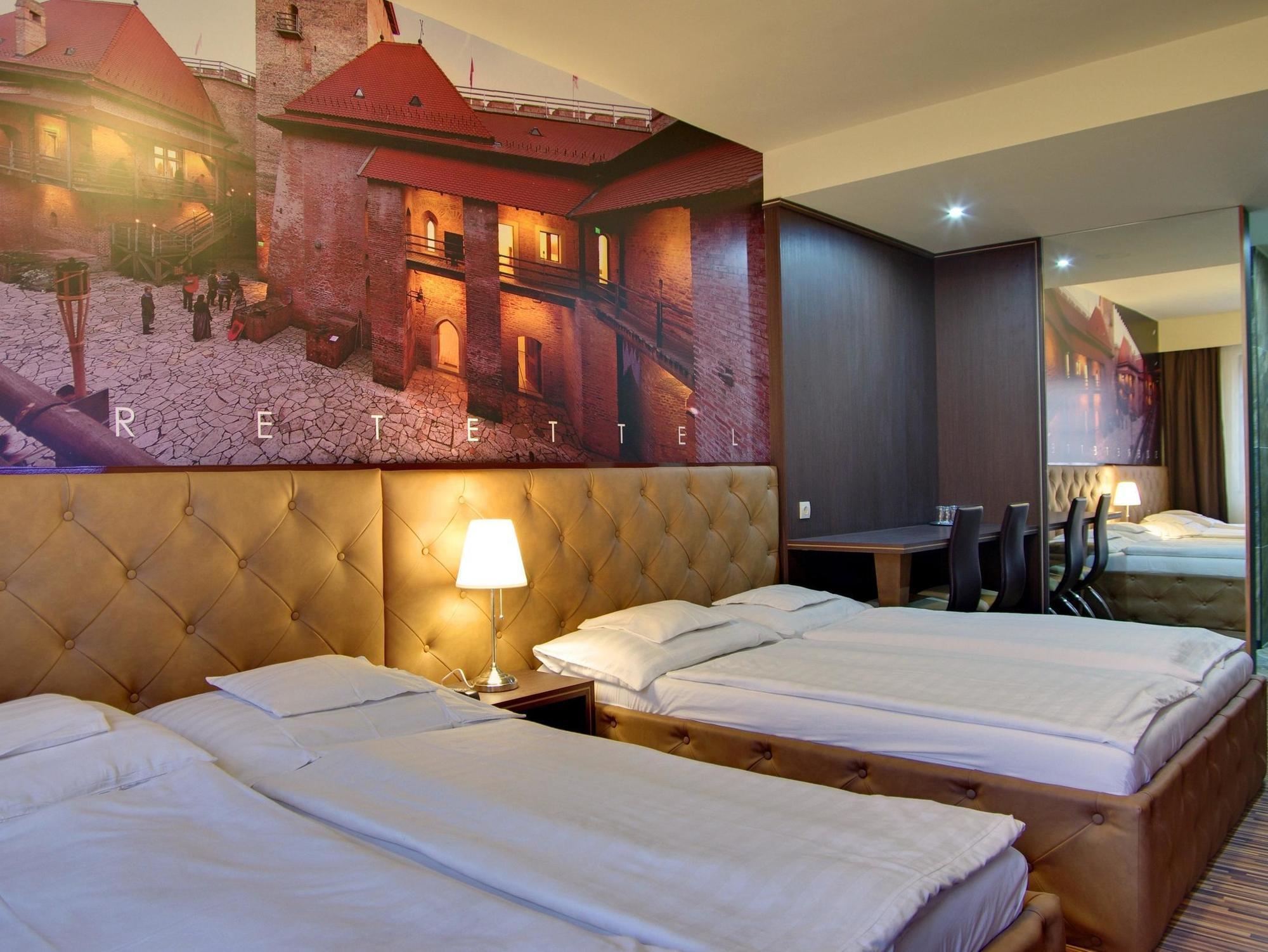 Hotel Corvin Gyula Exterior photo